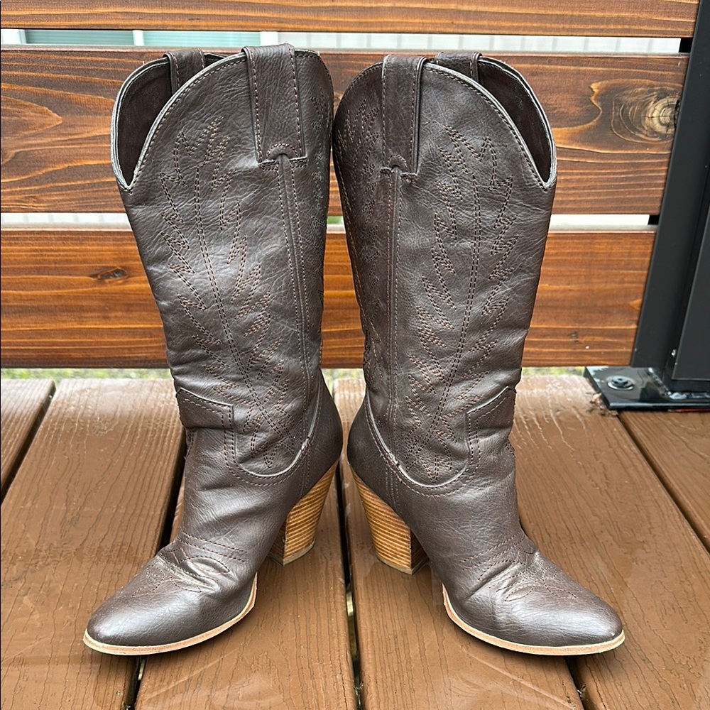 Miranda by Miranda Lambert Brown Heeled Cowgirl Boots. 7.5